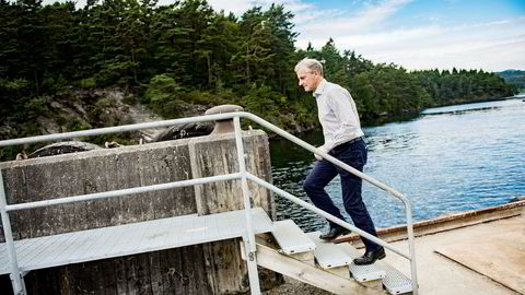 På Halhjem fergekai i Os belønnet Jonas Gahr Støre (Ap) seg selv med en is mandag under valgkampturneen på Vestlandet.