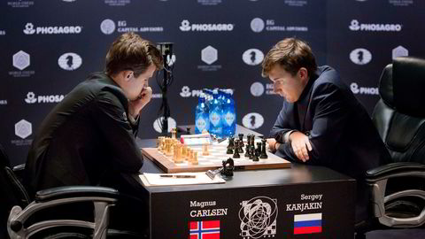 Magnus Carlsen og russiske Sergey Karjakin kjemper om verdensmestertittelen i New York.