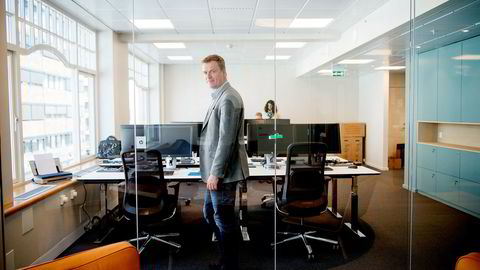 Fra et lite kontorlokale i Oslo sentrum skal administrerende direktør Christian Eek i Ekspressbank Norge forsøke å erobre forbrukslånsmarkedet. Det meste av nye kunder skal komme gjennom eksterne agenter.