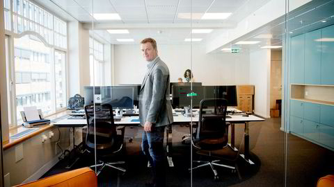 Fra et lite kontorlokale i Oslo sentrum skal administrerende direktør Christian Eek i Ekspressbank Norge forsøke å erobre forbrukslånsmarkedet. Det meste av nye kunder skal komme gjennom eksterne agenter.