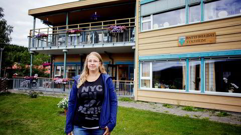 - Jeg kommer til å tjene rundt 100.000 kroner mer i året her, enn hjemme i Sverige, sier Elin Linder, en av de heldige sykepleierne som ble lokket til Hattfjelldal med bonus og ti års ansiennitet.