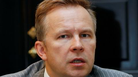 Latvias sentralbanksjef Ilmars Rimsevics er mandag blitt løslatt mot kausjon.