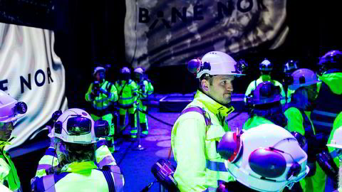 Samferdselsminister Jon Georg Dale var en av gjestene som fikk overvære gjennomslaget i Nordens lengste jernbanetunnel. Follobanen skal gå fra Oslo til Ski. Mer av pengene på hans budsjett bør brukes på tog og bymiljøpakker.