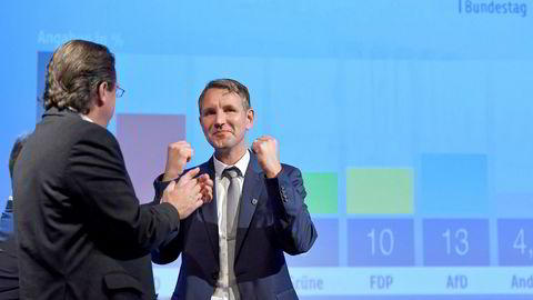 Bare fire år er gått siden AfD ble stiftet. Partiet har vært preget av indre maktkamper og strid om retningsvalg, men uten at det ser ut til å ha skremt vekk velgerne. Her er leder for partiet Bjoern Hoecke mens de første prognosene tikker inn søndag.