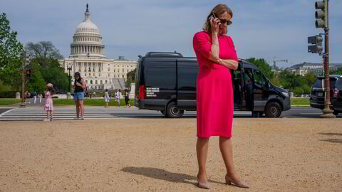 Med Trump i Det hvite hus spiller den norske ambassaden i DC. en avgjørende rolle for å sikre Norge best mulig vilkår når det gjelder toll og handel. Under ett år som USA-ambassadør, må Anniken Huitfeldt på jakt etter en ny nummer 2 til å forvalte denne jobben.