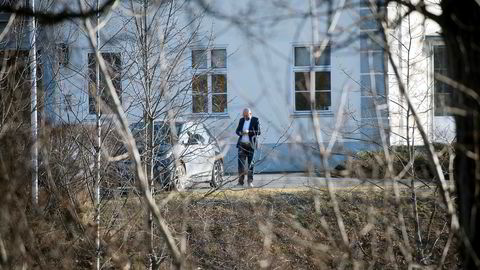 Terje Tinholt utenfor Fornebu Hovedgård etter møte med Jens Ulltveit-Moe fredag.