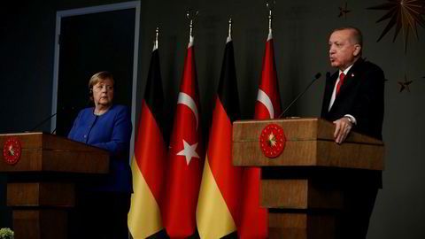 Tysklands kansler Angela Merkel møtte Tyrkias president Recep Tayyip Erdogan (til høyre) i Istanbul 24. januar. Flyktningavtalens fremtid var på dagsordenen.