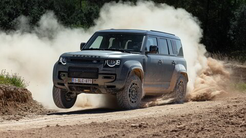 Land Rover Defender Octa kan kjøres på måter som ikke sømmer seg en bil til 3,5 millioner kroner.