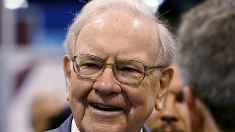 Berkshire Hathaway og dets toppsjef, investor Warren Buffett, blir største aksjonær i Bank of America når selskapet nå konverterer opsjoner til aksjer. Arkivbilde. REUTERS/Rick Wilking/File Photo
