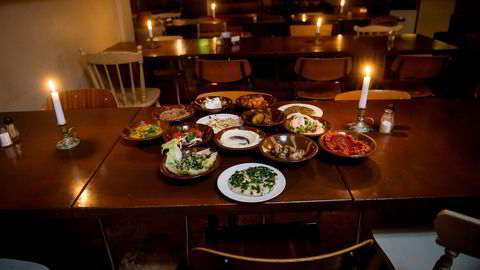 Med 13 små skåler gir Habibi en autentisk opplevelse av arabisk matkultur.