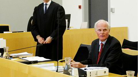 Atle Bergshaven (til høyre) mener broren skal få vel 181 millioner for aksjene. Til venstre hans advokat Kaare Andreas Shetelig fra Wikborg Rein.