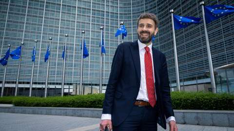 Ap-nestleder Jan Christian Vestre var ihuga EU-motstander. Da DN ble med ham til Brussel, sto han frem som ja-mann. Her utenfor den mektige Europakommisjonens bygning, Berlaymont.