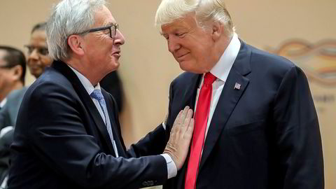EU-sjef Jean Claude Juncker er forbløffet over hvordan Donald Trumps kommunikasjonssjef Anthony Scaramucci måtte gå etter bare 10 dager i stillingen. Her er Juncker og Trump fra et G-20-møte i Tyskland i juli.