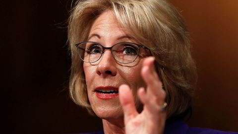 Betsy DeVos er USAs nye utdannelsesminister - med knappest mulig margin. (AP Photo/Carolyn Kaster, File)