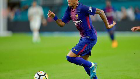 Neymar har blitt tidenes dyreste fotballspiller, og i tillegg en brikke i Qatars politiske spill, mener flere eksperter.
