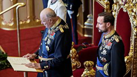 Kong Harald leser trontalen under åpningen av Stortinget 2017. Det gikk veldig greit. Han pyntet til og med litt på den.