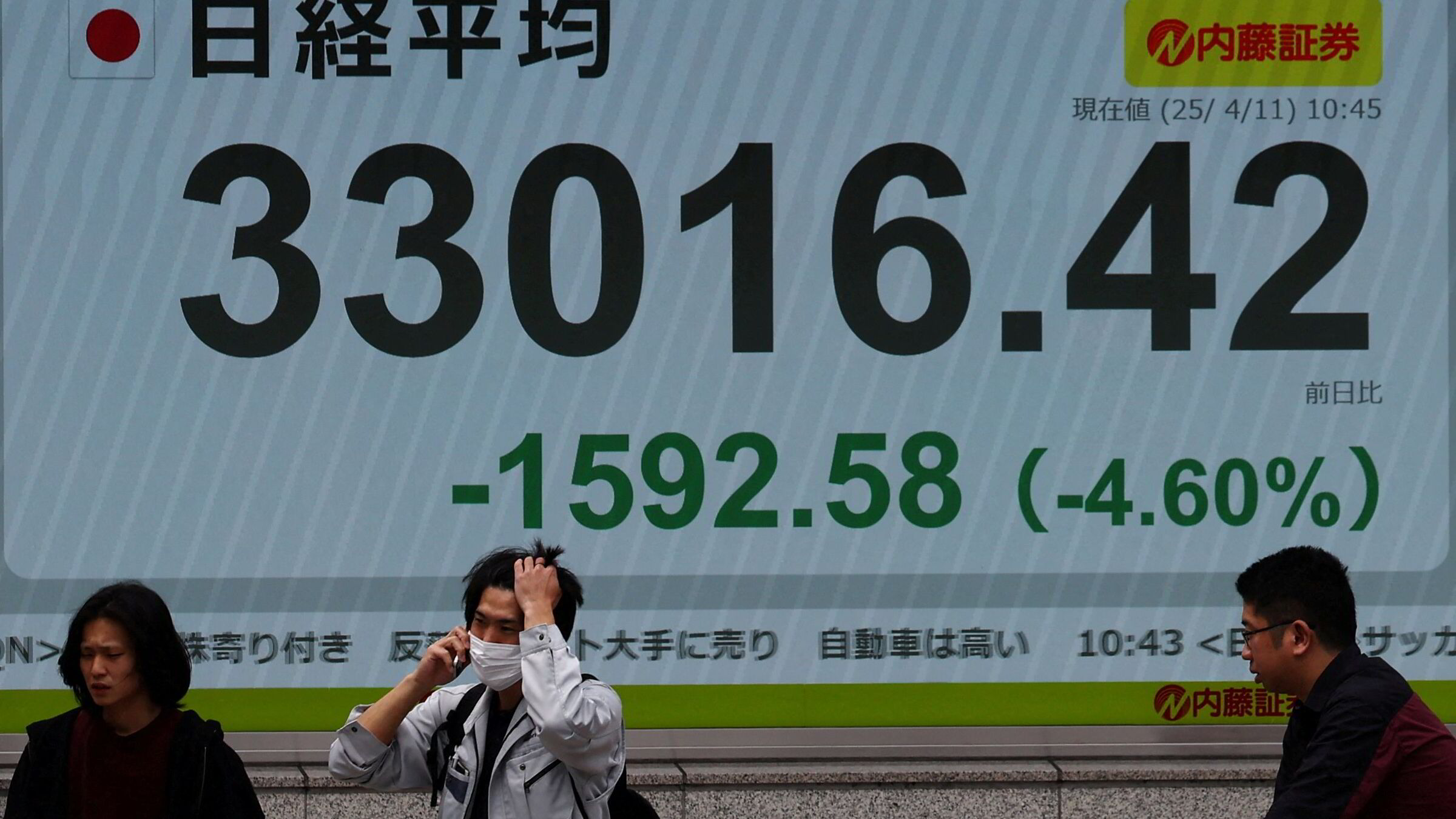 Handelskrigen eskalerer: Tokyo faller tungt – Beijing kjøper seg ro