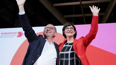 Norbert Walter-Borjans og Saskia Esken overtar som nye ledere i det sosialdemokratiske partiet SPD i Tyskland. Foto: AP / NTB Scanpix