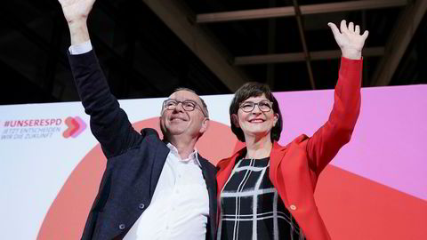 Norbert Walter-Borjans og Saskia Esken overtar som nye ledere i det sosialdemokratiske partiet SPD i Tyskland. Foto: AP / NTB Scanpix