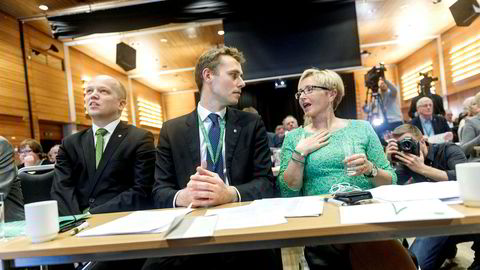 På et ekstraordinært landsmøte i 2014 trakk Liv Signe Navarsete seg som partileder. Hun ville at Ola Borten Moe (i midten) skulle forsvinne ut av partiledelsen samtidig. Men han rykket opp som første nestleder. Trygve Slagsvold Vedum ble ny leder.
