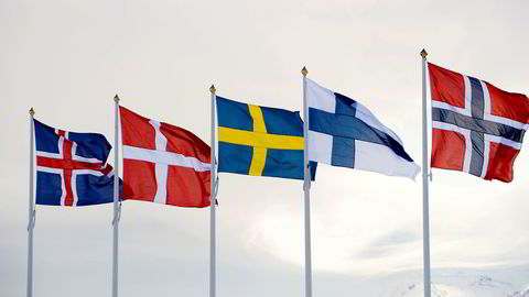 Parlamentarikerne ønsker et fellesnordisk personnummer. På bildet alle nordens flagg: Islandsk flagg (fra venstre), dansk, svensk, finsk og norsk.