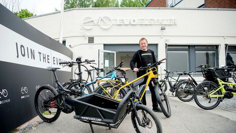 Det er blitt solgt 70.000 elsykler i Norge de siste tre årene. Daglig leder Hans Håvard Kvisle Evo i Elsykler selger stadig flere i øvre prissjikt.
