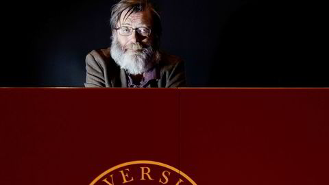 Frank Aarebrot, professor i sammenlignende politikk ved UiB fyller 70. Med fullt arbeidsprogram – blant annet ny foredragsserie for NRK.