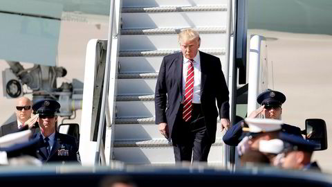 President Donald Trump vurderer Goldman Sachs-ansatt Jim Donovan som nestkommanderende i det amerikanske finansdepartementet. Her forlater Trump presidentens fly Air Force One etter å ha ankommet MacDill-flybasen i Florida på mandag 6. februar 2017.