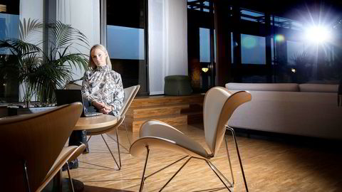 Rådgiver innen læringsteknologi i Abelia, Ingrid Somdal-Åmodt Vinje, mener myndighetene må organisere markedet for digitale læremidler i skolen på en annen måte, slik at elevene får den kvaliteten de har krav på.