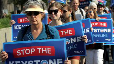 Aktivister fra blant andre Rainforest Action Network,  protesterer mot Keystone XL Pipeline i 2013, for å øke presset på at den amerikanske  presidenten holder løftet sitt om kjempe for klimaet.