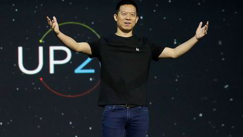 LeEcos Jia Yueting har forsøkt å konkurrere med Apple, Amazon, Netflix og Tesla – samtidig. Nå er han sparket som konsernsjef og nye eiere forsøker å redde restene. Jia Yueting vil fortsette med elbil-satsingen.