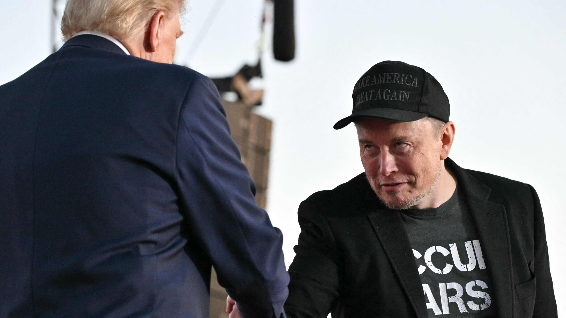 Trump «skal ta en titt» på Musks kontrakter: – Det er mye penger