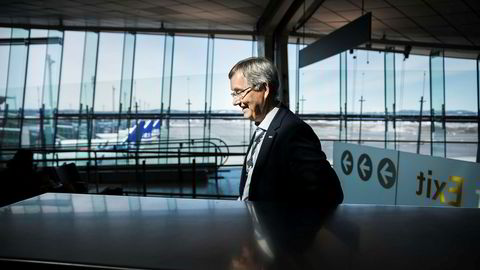 Administrerende direktør Øyvind Hasaas ved Oslo lufthavn har fått forslagene om en ny flypassasjeravgift på sitt bord. Avinor foreslår en annen avgift enn Finansdepartementet.