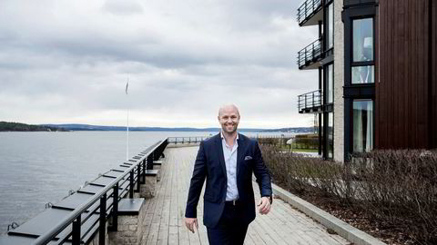 Her på Lysaker brygge, omtrent så nær grensen til Oslo som mulig, har interessen for å investere i boliger økt, forteller Mats Lund, daglig leder for Krogsveens avdeling på Bekkestua i Bærum.