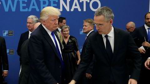 USAs president Donald Trump lekset torsdag opp for Nato-sjef Jens Stoltenberg og sine allierte på Nato-toppmøtet i Brussel. Men hjemme i USA blokkerer domstolene for Trumps innreiseforbud.