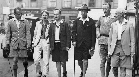 Liv og helse. The mens dress reform party (MDRP) var bekymret for at herremoten i mellomkrigstidens England var dårlig for helsen: i form av at det var vanskelig å vaske klærne. Derfor kjempet de for at britiske menn skulle få gå i det de selv ville, deriblant shorts.