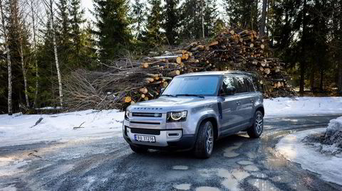 Den boksede formen er selvsagt videreført, men under skallet er Land Rover Defender P400e noe helt annet enn tidligere Defendere.