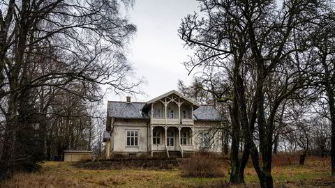 Den staselige sveitservillaen i Ullevålsveien 116 har stått tom i flere år. Nå tvangsselges den sammen med tomten på nesten seks mål.