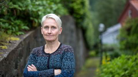 NHH-professor Karin Thorburn mener tirsdagens nyheter fra Aker Biomarine åpenbart ser ut som informasjonspliktig informasjon.