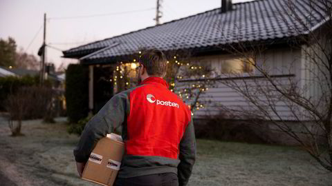 Posten har i år måttet håndtere 50 prosent flere pakker før jul enn de gjorde i 2019.