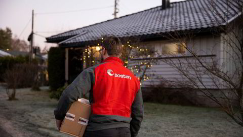 Posten har i år måttet håndtere 50 prosent flere pakker før jul enn de gjorde i 2019.