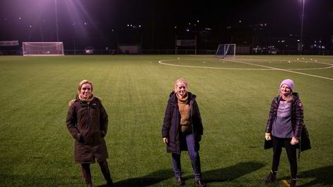 – Vår bekymring er at markedsaktører utnytter pandemien til å selge inn sine produkter, og at det er potensielt helsefarlig, sier akuttsykepleier Mari Bergan Mørkved. Her sammen med foreldrene og legene Lena Turzer (venstre) og Maria Ruud Møller (til høyre).
