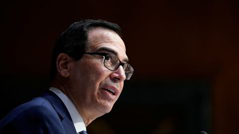 Finansminister Steven Mnuchin, her under en høring i Senatet forrige uke, har lagt frem forslag til ny og noe større stimuleringspakke.