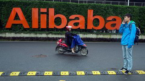 Kinesiske myndigheter har satt i gang gransking av nettgiganten Alibaba Group på mistanke om monopolvirksomhet.