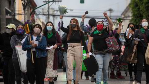 Den humanitære situasjonen i Guatemala er en av verdens mest underrapporterte, ifølge Care. Her fra en kvinnemarsj i Guatemala by like før jul. Kvinnene protesterte mot myndighetenes håndtering av en rekke drap på kvinner og forsvinninger den siste tiden.