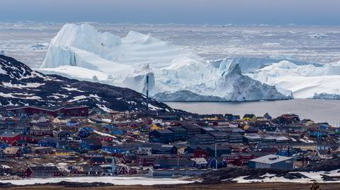 Isfjell i nærheten av Ilulissat, på Grønland. Klimaendringene gjør at breer på Grønland smelter. Nå lurer forskerne på om en undersjøisk gardin kan stoppe smeltingen.