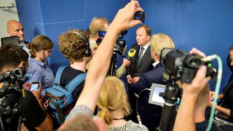 Regjeringen til Stefan Löfven er i hardt vær. Her holder Sveriges statsminister pressekonferanse om IT-skandalen tidligere denne uken. Foto: Stina Stjernkvist/TT / NTB scanpix
