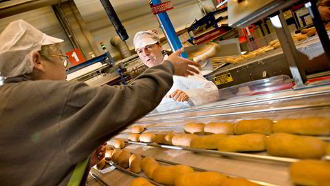 Frem til nå har Lantmännen Unibake Norway produsert blant annet pølsebrød i sin fabrikk på Langhus (bildet). Nå utvider selskapet med enda en fabrikk på Lierstranda der det skal lages bake off-produkter for storhusholdningsmarkedet.