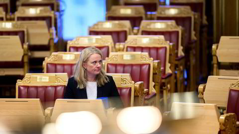 Rødts Bjørnar Moxnes la frem sitt varslede mistillitsforslag mot Anniken Hauglie onsdag, samtidig som kontroll- og konstitusjonskomiteen holder på med en gransking av Nav-skandalen. Stortingsflertallet bestemte at saken skulle behandles samme dag, og dermed ble mistillitsforslaget skutt ned under et døgn etter at det ble fremmet.