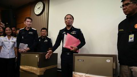 Etterforskere fant dokumentasjon som viser tette bånd mellom eierne av flere massasjeinstitutter i Bangkok og polititjenestemenn. En tidligere politisjef innrømmer å ha lånt 80 millioner kroner fra eierne.
